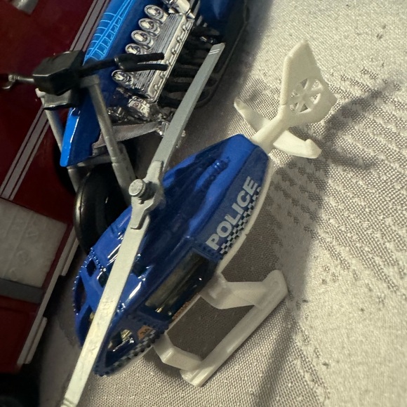 Lot of Fire and Police trucks and vehicles, totall six! Including a helicopter! - Picture 5 of 7
